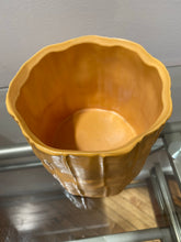 Load image into Gallery viewer, Butter Basket Pot